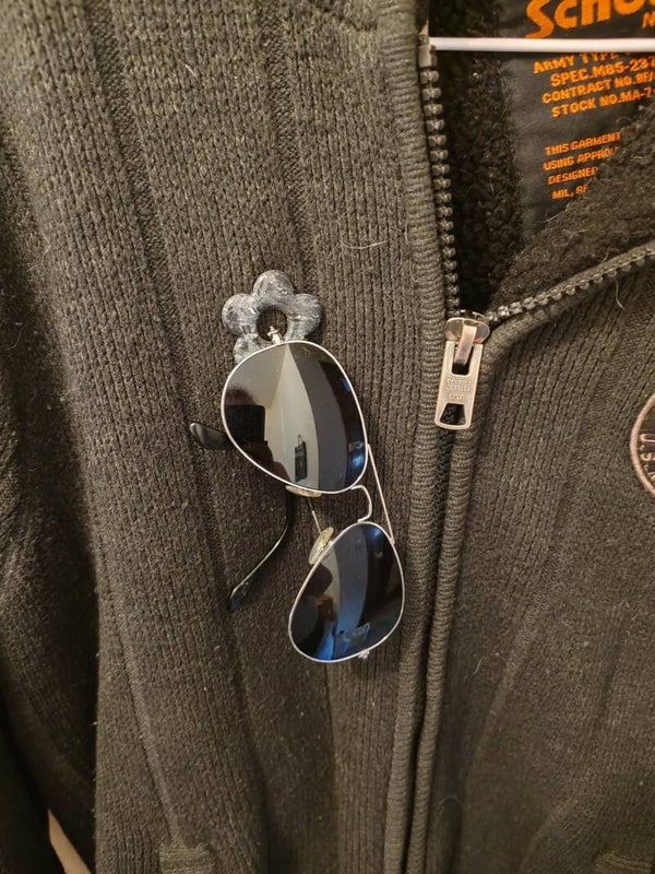 Broche porte lunette