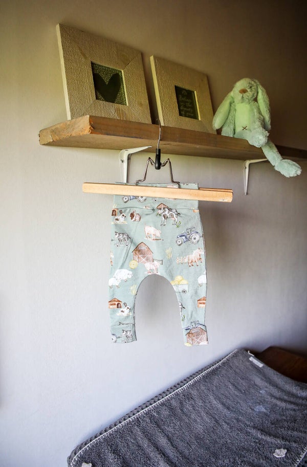 Baby broekje boerderij groen