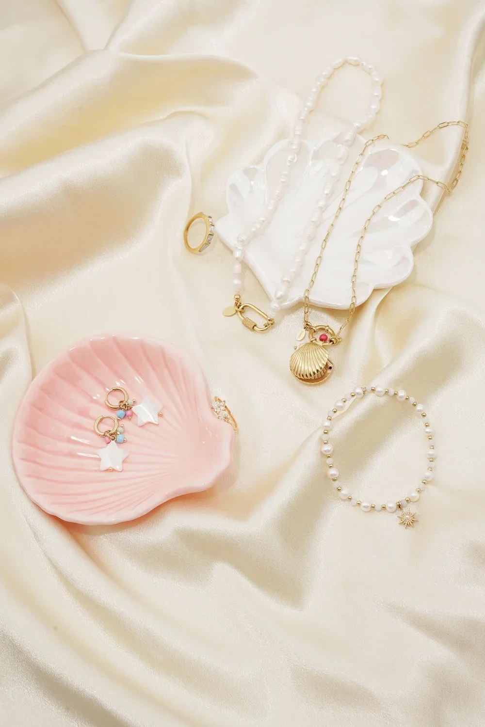 Sieradenbordje roze schelp