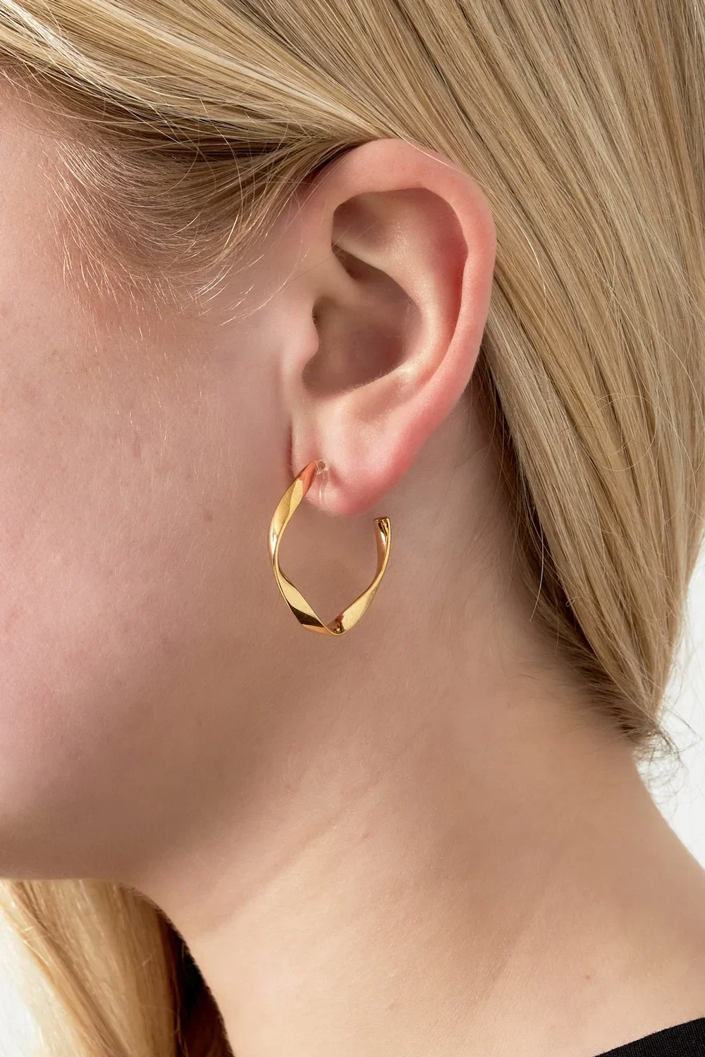 Grote Gebogen Clipoorbellen goudkleurig