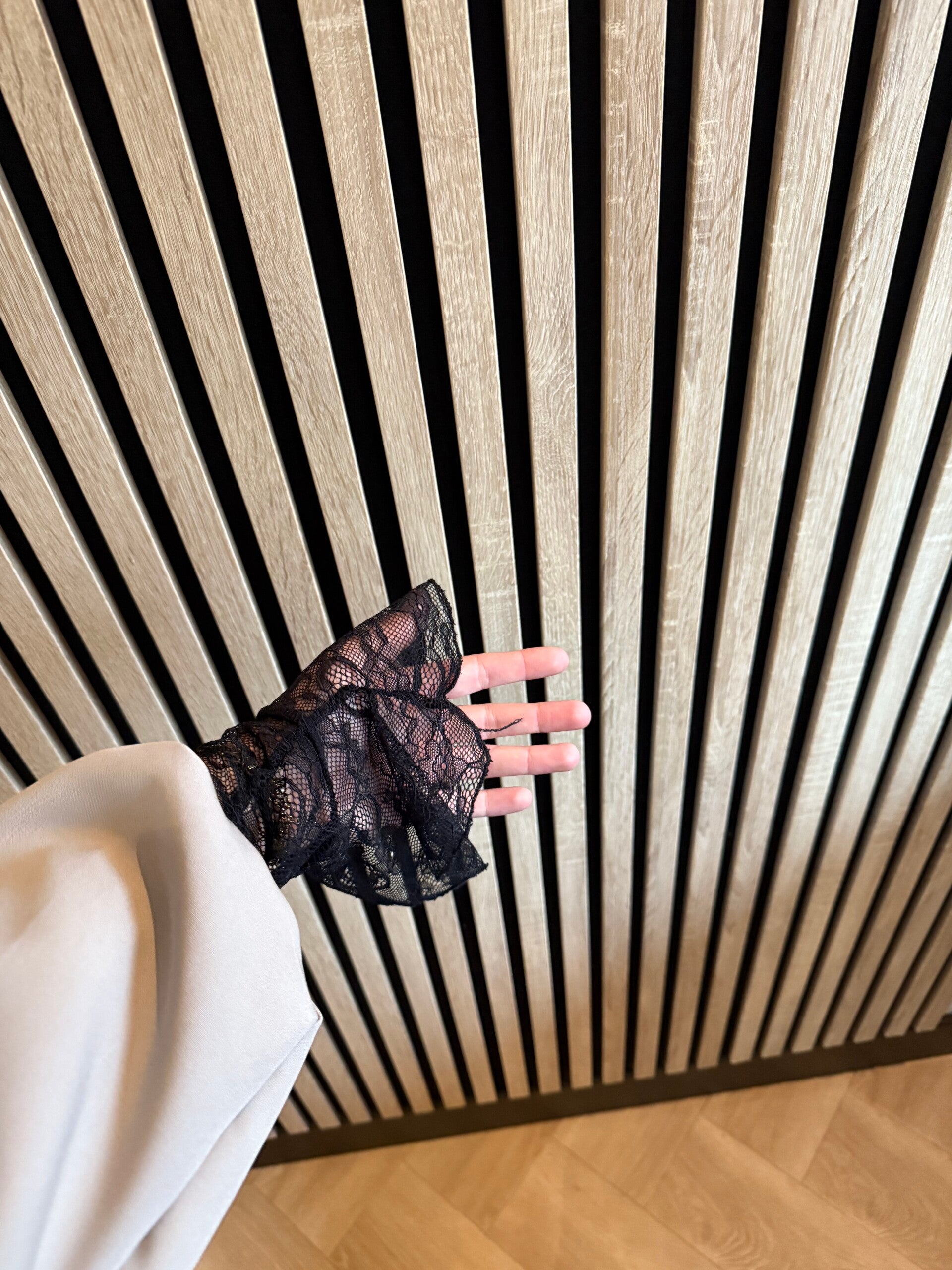 Kanten top zwart met pofmouw