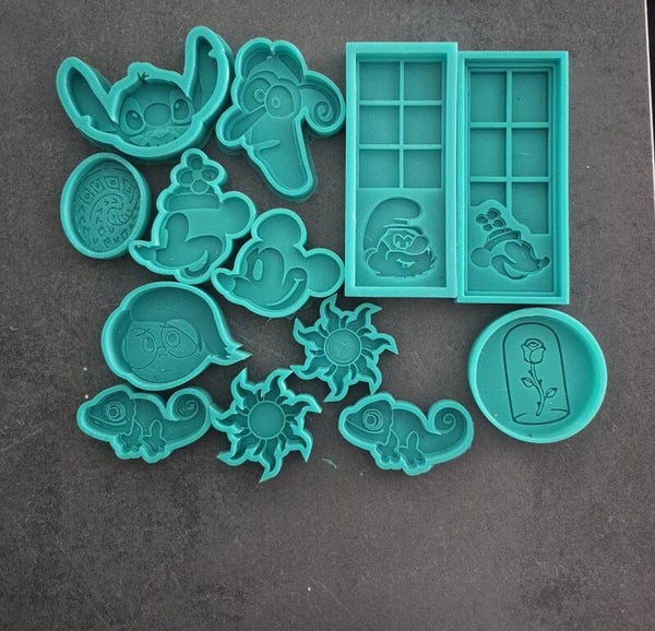 lot de 13 moules disney mickey