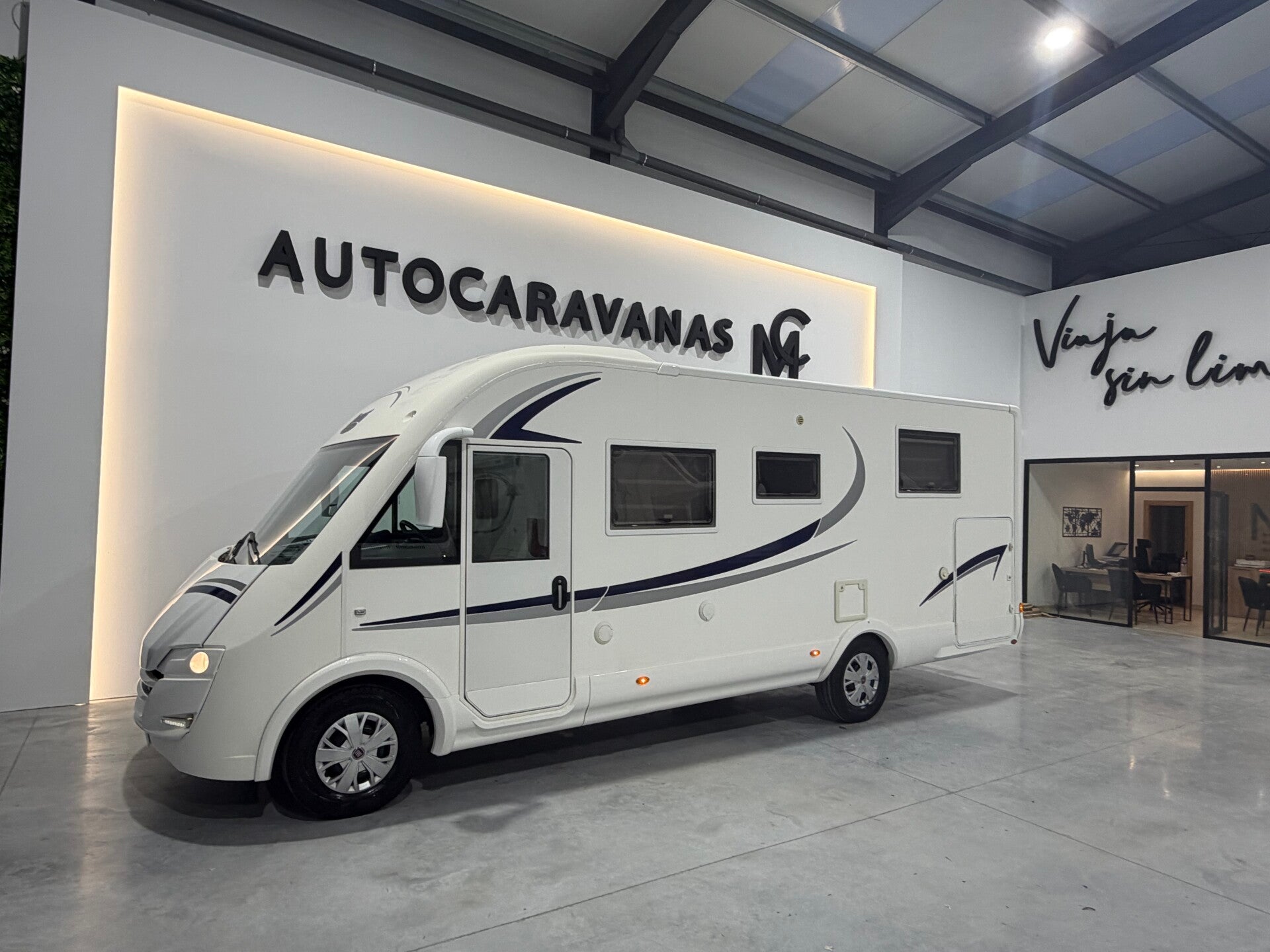 MCLOUIS NEVIS 880 G