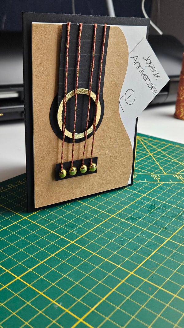 [SVG] Carte en forme de guitare à fabriquer soi-même 🎸 Compatible Cricut