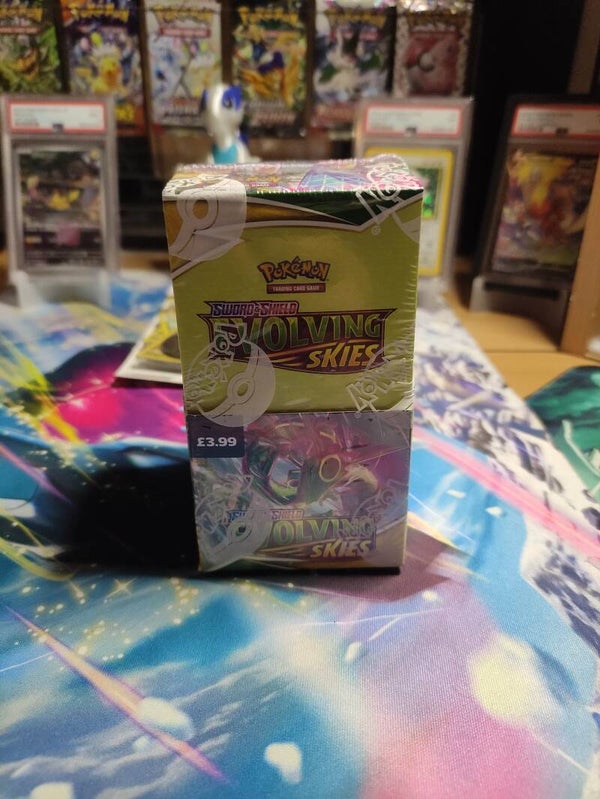 Evolving Skies ½ Boosterbox (halve bb 18 packs) (Swsh7)
