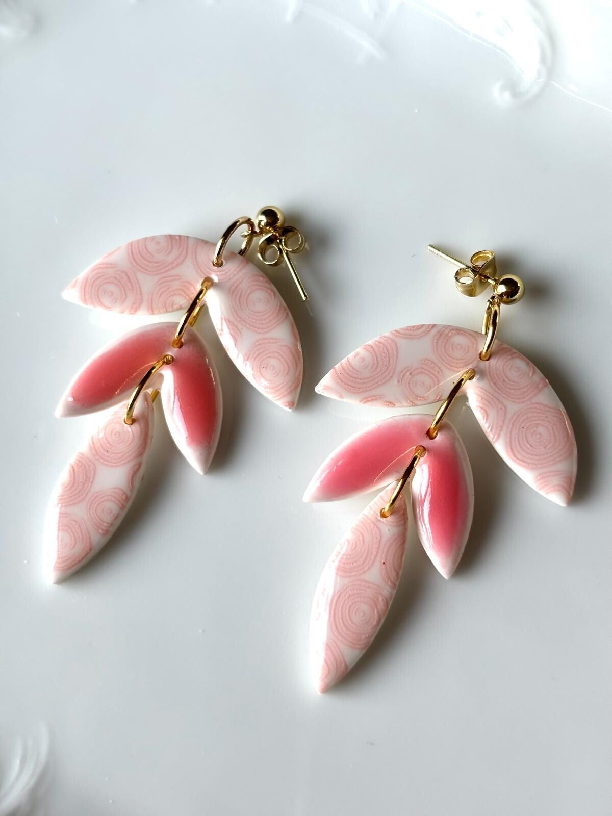 Veertjes oorbel Pastel Bubble Gum