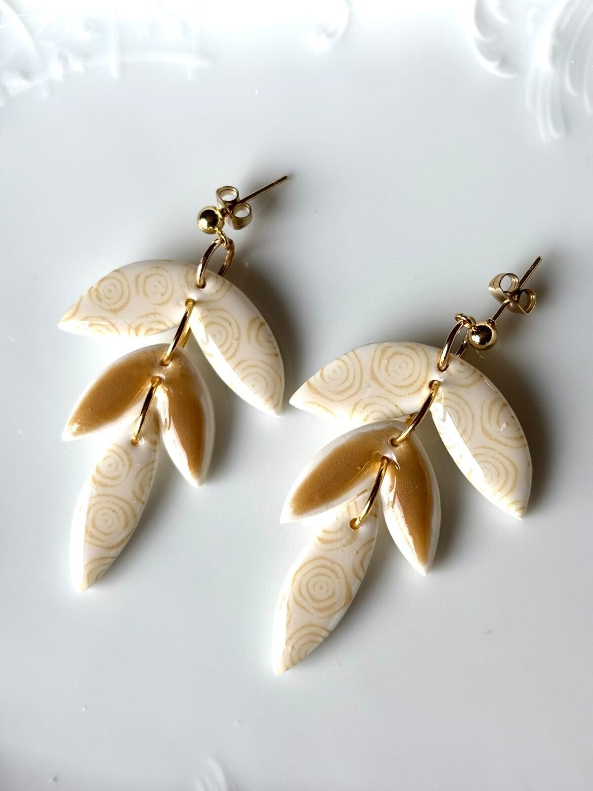 Veertjes oorbel Pastel Beige