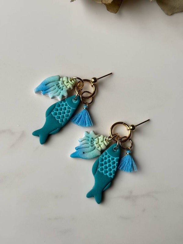 Vis & Schelp Oorbellen Turquoise | Zomerse Polymeerklei Oorhangers met Kwastje