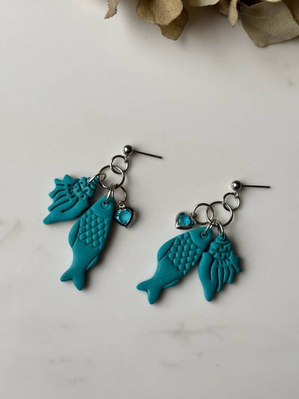 Vis & Schelp Oorbellen Turquoise | Zomerse Polymeerklei Oorhangers met Steentje
