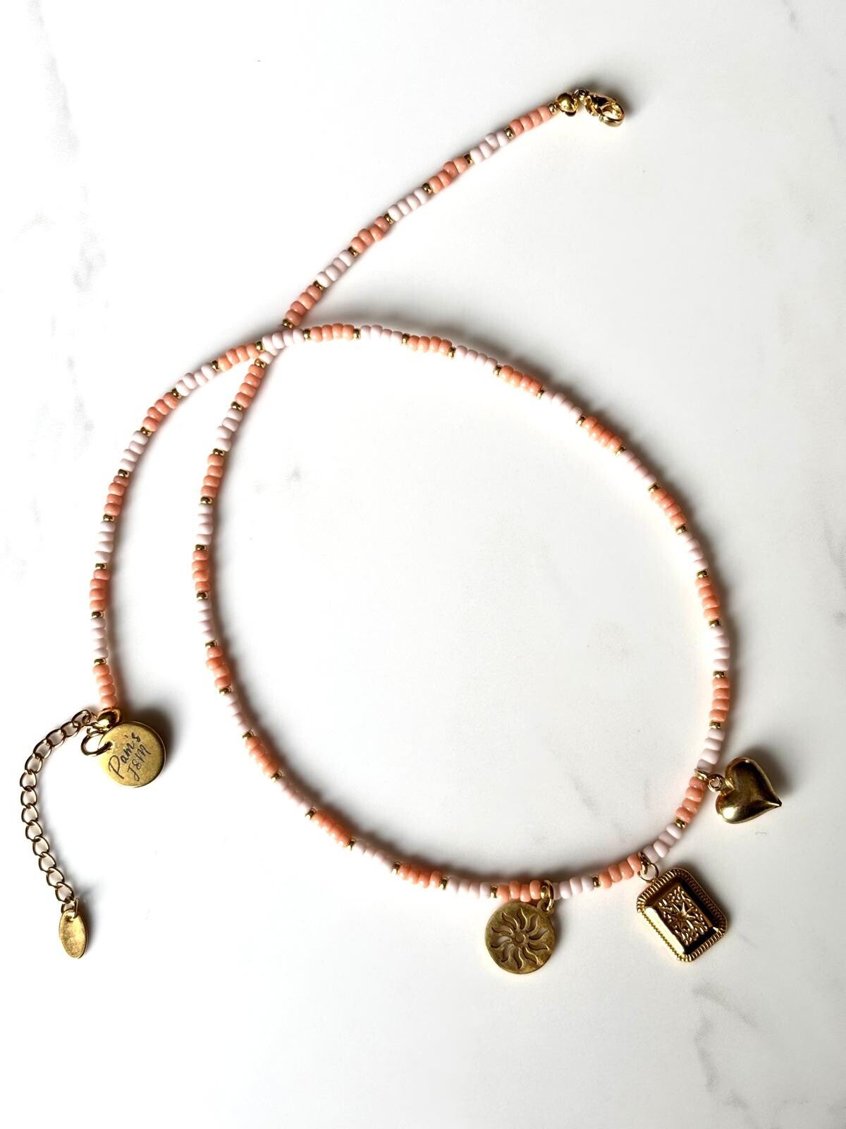 Kralenketting Perzik met Gouden Bedels - Handgemaakte Bedel Ketting