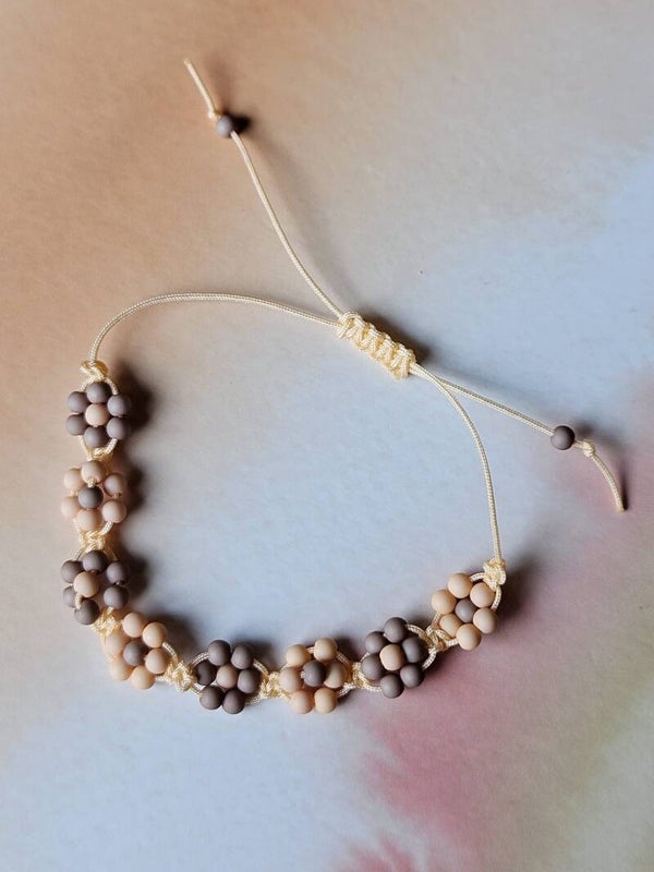 Macramé armbandje Pastelzalm-Bruin