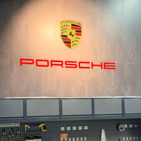 Porsche letters 2 meter
