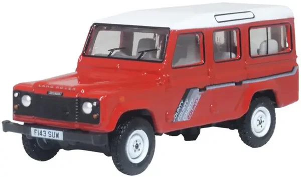 Oxford Diecast Land Rover Defender LWB St. Wagon Masai Red 1:76 76DEF018