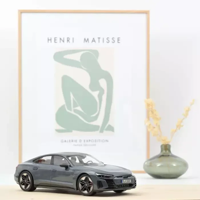 Audi RS e‑tron GT 2021 Grey Metallic 1:18 – Limited Edition 200 stuks – Norev