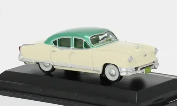 Oxford Kaiser Manhattan 1953 Stardust Ivory/Jade Green – 1:87 HO – 87KM53001