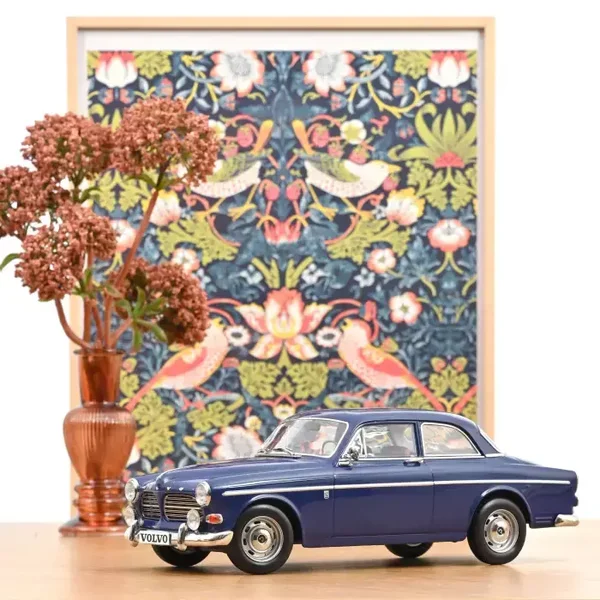 Volvo Amazon 1966 Midnight Blue 1:18 – Norev – Klassieke Volvo Miniatuur 188740