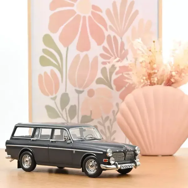Volvo Amazon Break 1966 Graphite Grey 1:18 – Norev – Klassieke Volvo Stationwagen