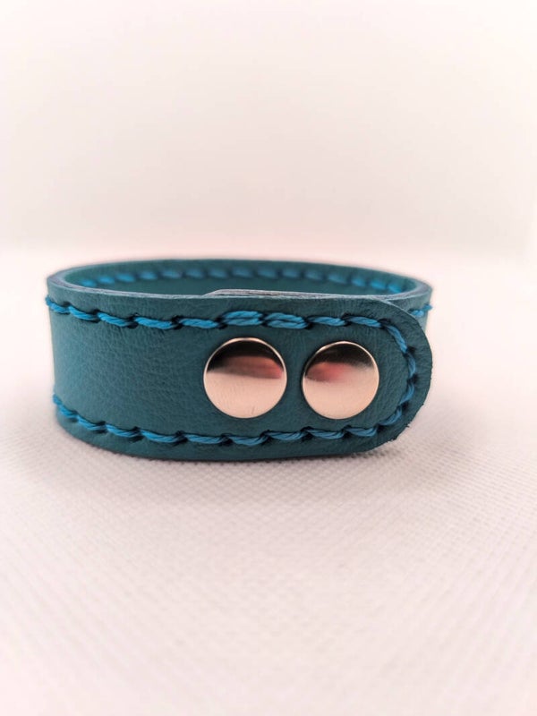 Błękitna bransoletka skórzana – handmade