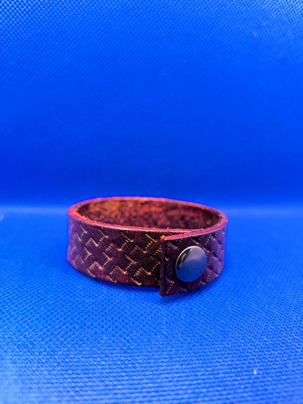 Bransoletka skórzana handmade – tłoczona, antykowana, ciemnobrązowa 21×2 cm