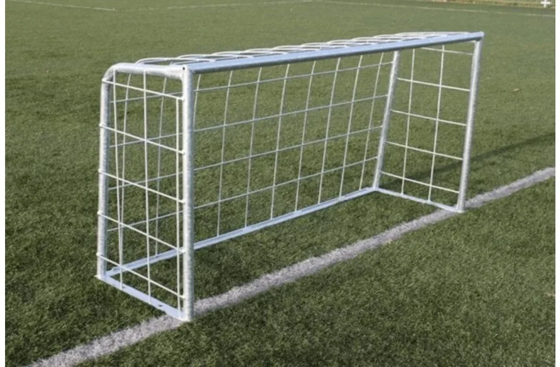 Stalen voetbaldoel