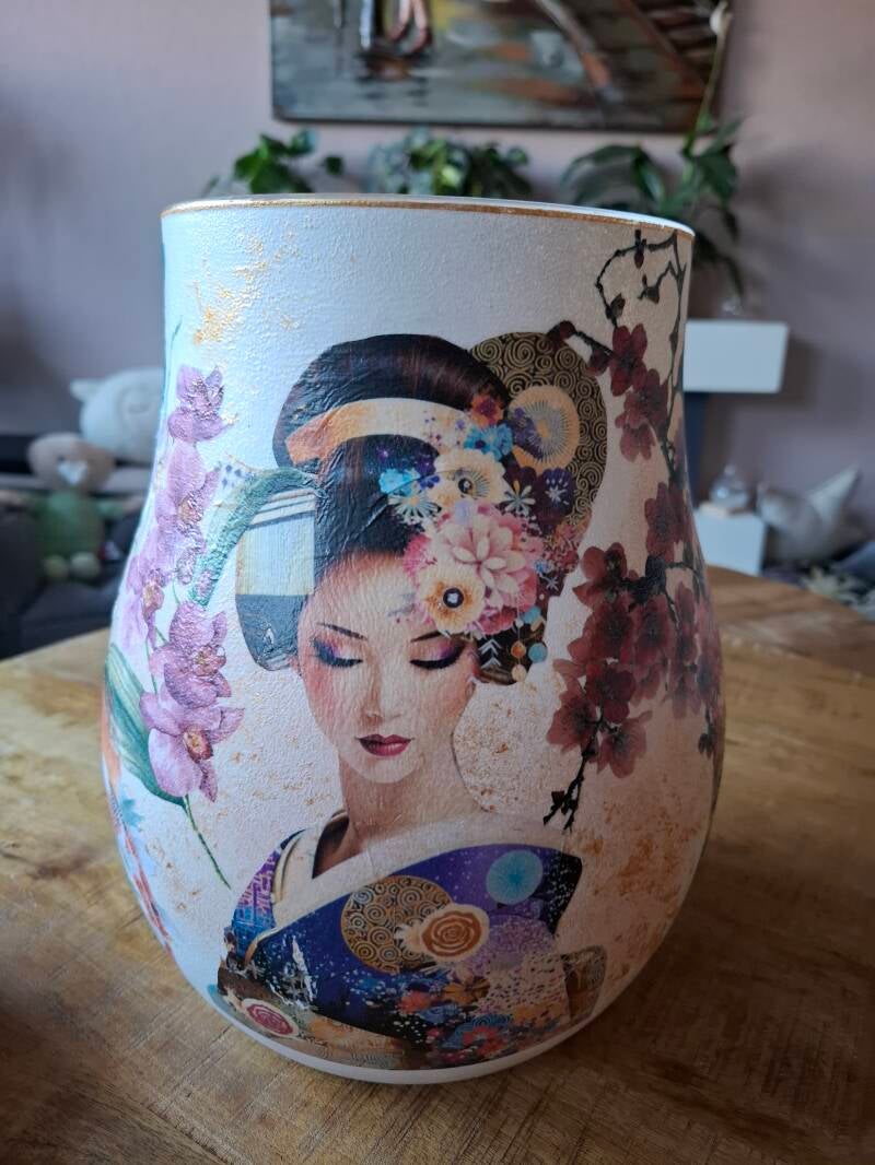 Decoupage vaas met Japanse afbeeldingen 