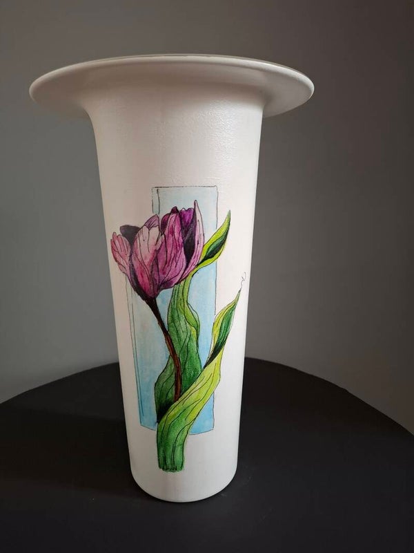 Handbeschilderde glazen vaas met magnolia en paarse tulp | Uniek cadeau