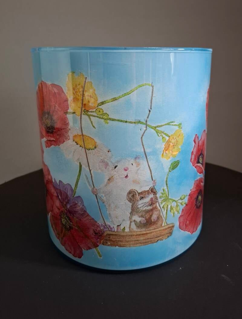 glazen pot/vaas in zomerse tinten en schommelende muizen