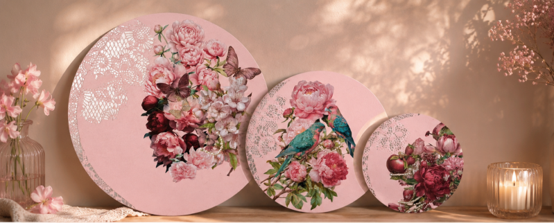 3 roze ronde wandborden met zilver en roze bloemen