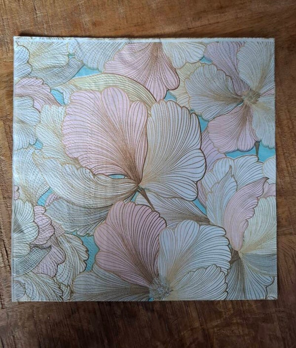 Ginko blad met mintgroene achtergrond