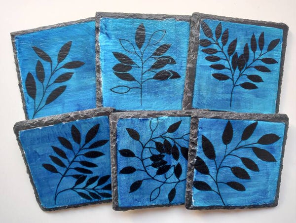 blauw vlak met zwarte takken