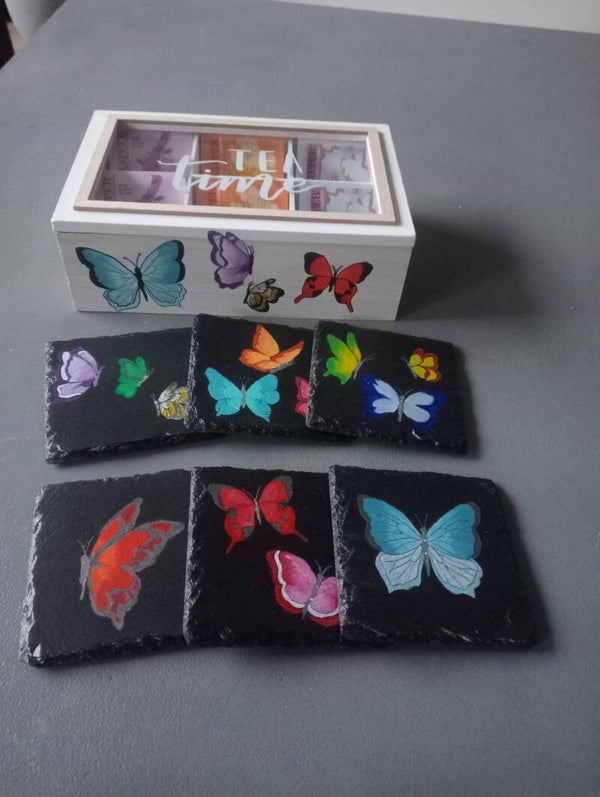 Houten theedoos beschilderd met vlinders