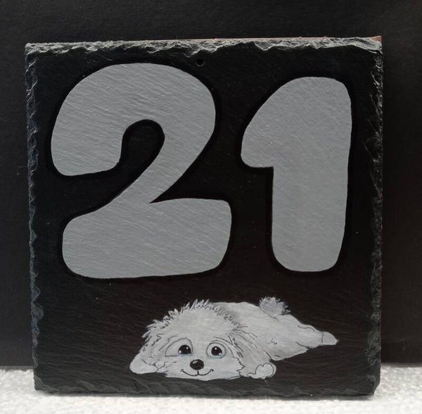 Huisnummer bordje met een Maltezer hondje