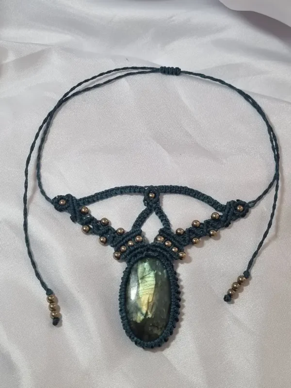 ​✨ Collier de Majesté : Labradorite & Hématite Champagne