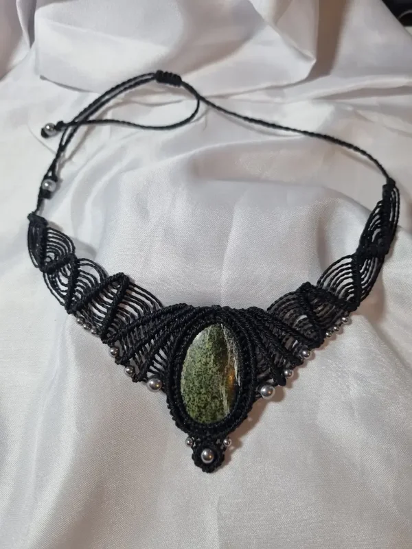 ​✨ Collier "Écorce Sacrée" : Serpentine & Hématite Silver