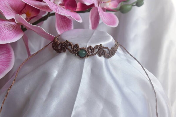 ​Choker « Feuillage d'Aventurine » – Ras-de-cou en Micro-Macramé Marron Chocolat, Aventurine Verte & Hématite Dorée