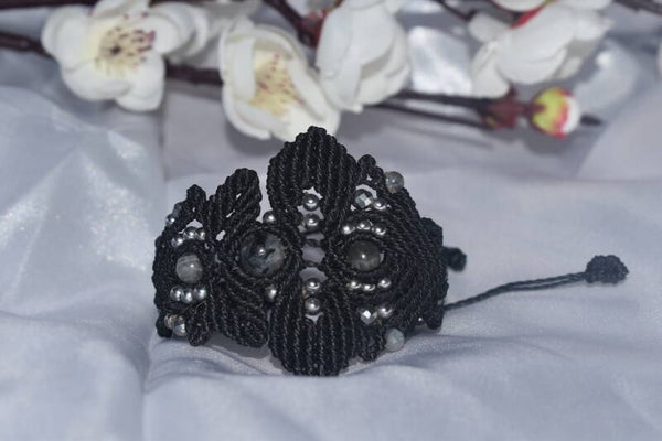 ​Manchette « Nuit d'Argent » – Bracelet Macramé Noir Profond, Labradorite & Hématite Silver