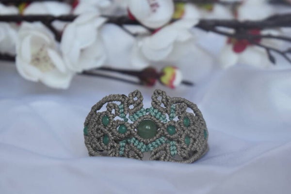​Manchette « Jardins d'Aventurine » – Bracelet Macramé Beige & Vert Menthe, Pierres d'Aventurine Verte