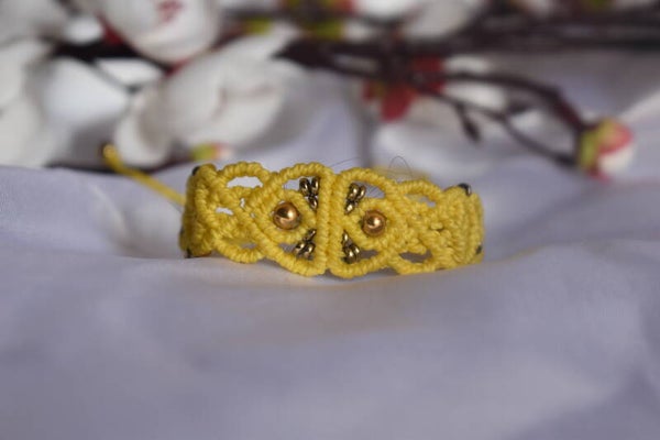 ​Bracelet « Rayon de Soleil » – Micro-Macramé Jaune Soleil, Hématite Dorée & Perles Bronze