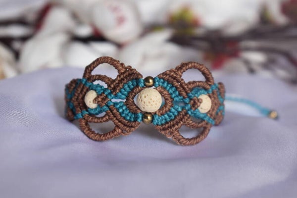​Bracelet « Lagon Volcanique » – Micro-Macramé Marron & Bleu Turquoise, Pierre de Lave Blanche & Hématite Bronze