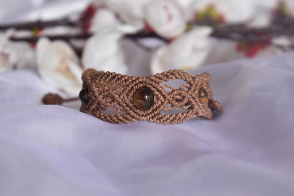 ​Bracelet « Terre d'Ambre » – Micro-Macramé Marron & Perles d'Œil de Tigre