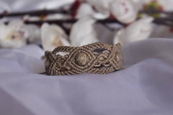 ​Bracelet « Sables de Jaspe » – Micro-Macramé Beige & Perles de Jaspe Chang