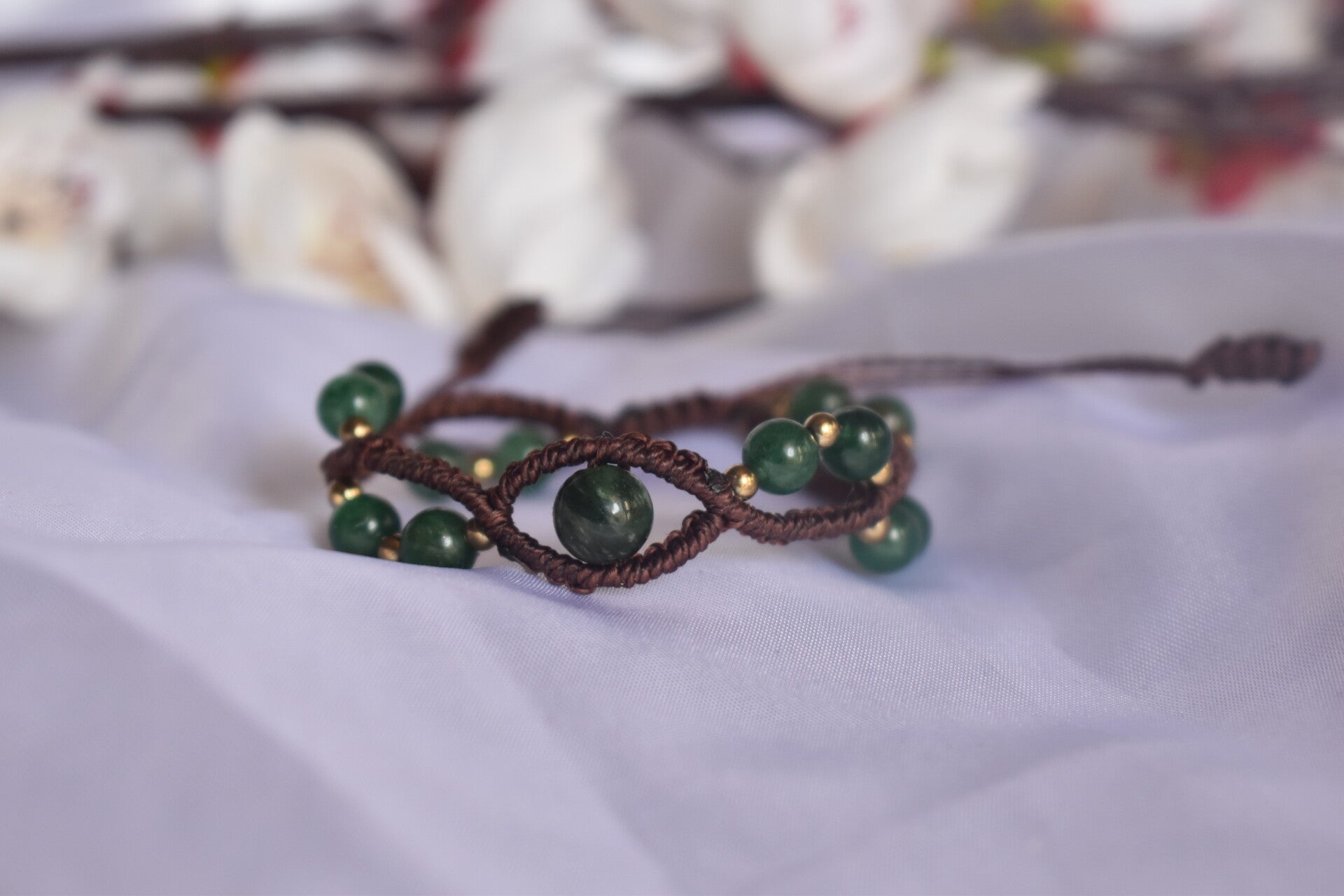 ​Bracelet « L'Œil Protecteur » – Micro-Macramé & Pierres Naturelles