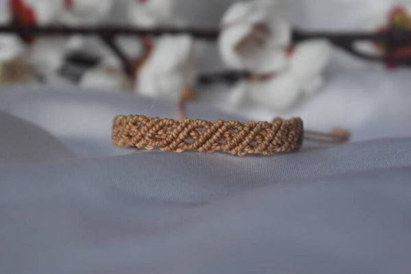 ​Bracelet « Ondulation » – Micro-Macramé Unicolore Ajouré (10 Variantes de Couleurs)