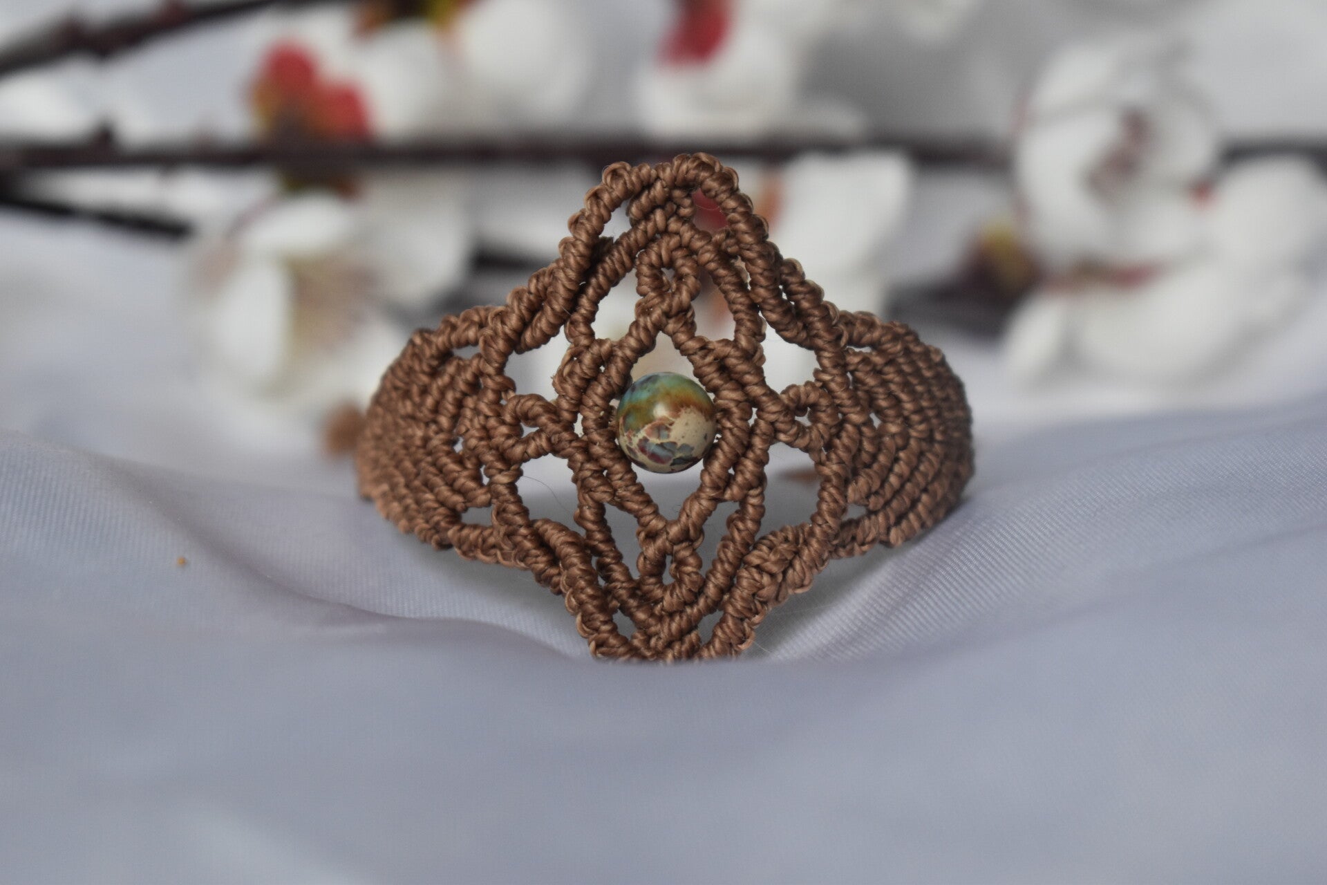 ​Bracelet « Mandala Impérial » – Micro-Macramé Marron & Perle de Jaspe Impérial