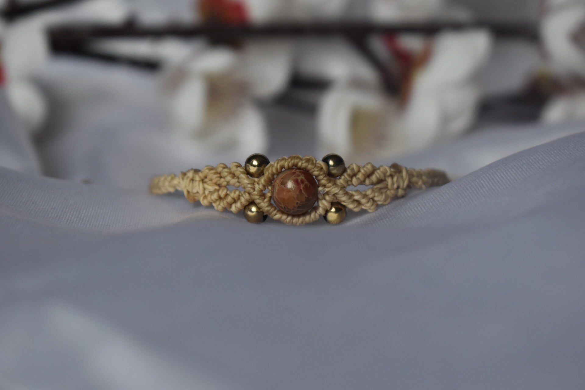 ​Bracelet « Sillon Impérial » – Micro-Macramé Beige Sable, Jaspe Impérial & Hématite Champagne
