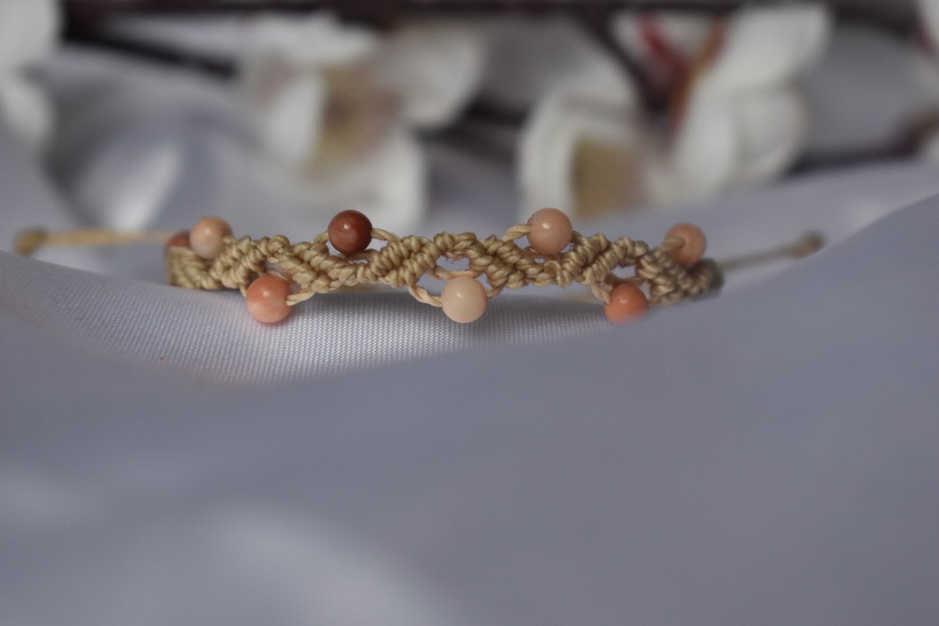 ​Bracelet « Vague d'Aventurine Rose » – Micro-Macramé Beige Sable & Aventurine Rose
