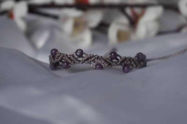 ​Bracelet « Vague de Lépidolite » – Micro-Macramé Lila & Lépidolite