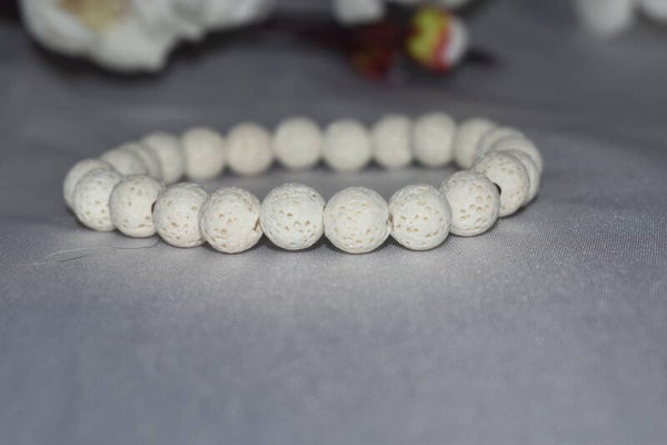 ​Bracelet « Écume Volcanique » – Perles 8mm Pierre de Lave Blanche