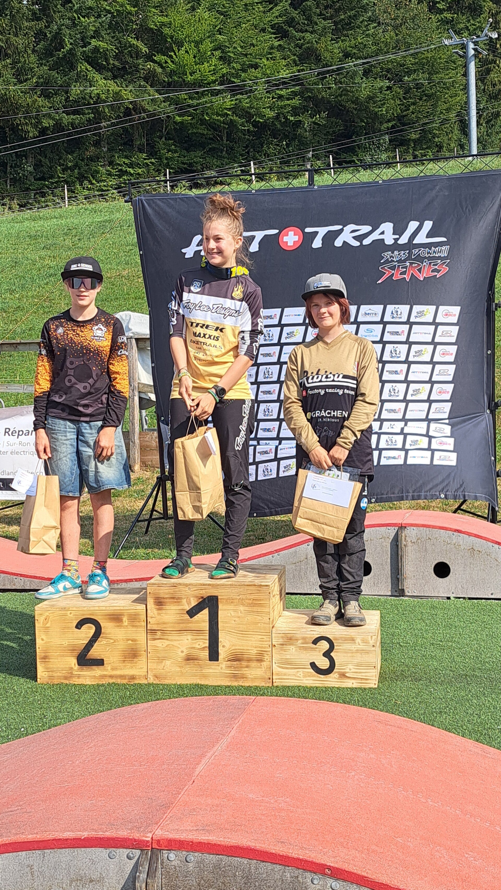 laberra-podium-standard.jpg
