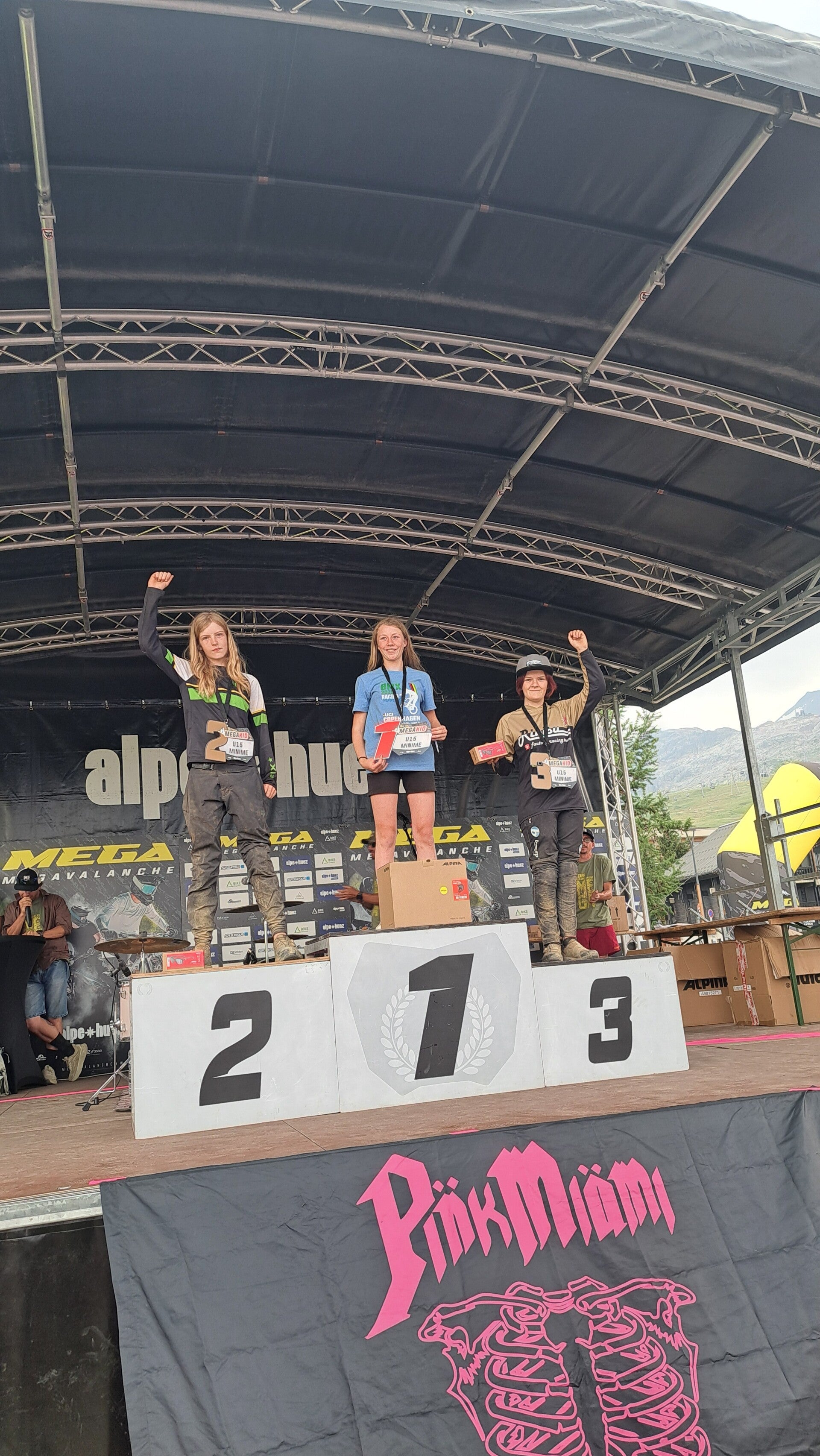 megavalanche-podium-standard.jpg
